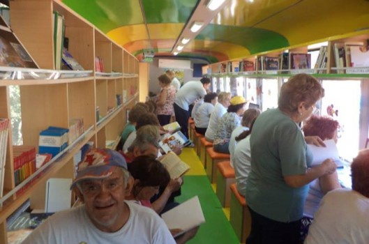 Biblioteca Popular Sur: portas abertas e rodas para chegar a todos