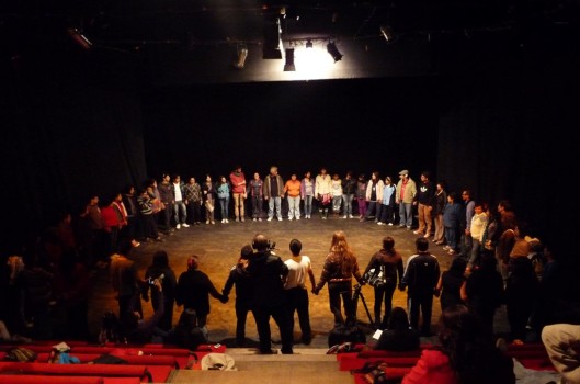 Vichama: o teatro como afirmação da identidade coletiva